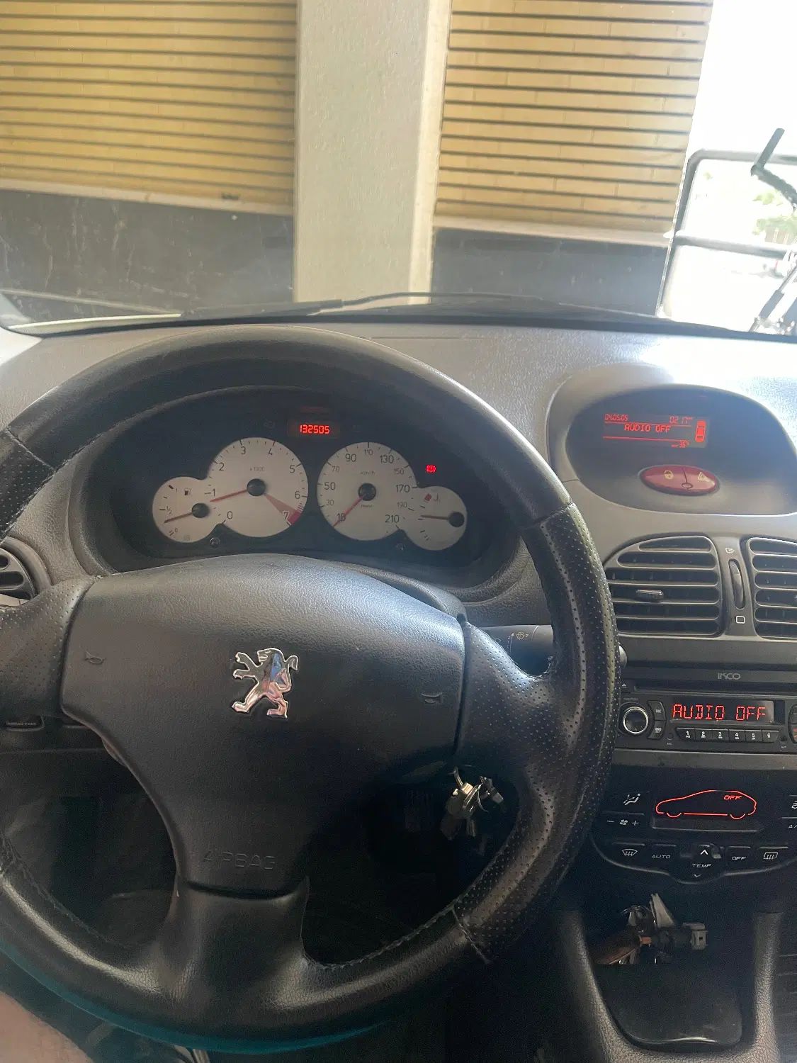پژو ۲۰۶ صندوق دار v8 - 1397