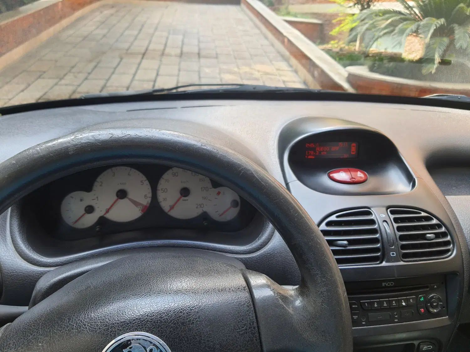 پژو ۲۰۶ صندوق دار v8 - 1394