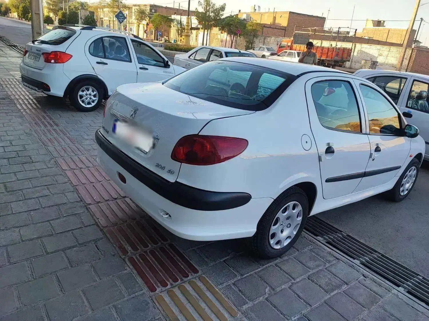 پژو ۲۰۶ صندوق دار v8 - 1393
