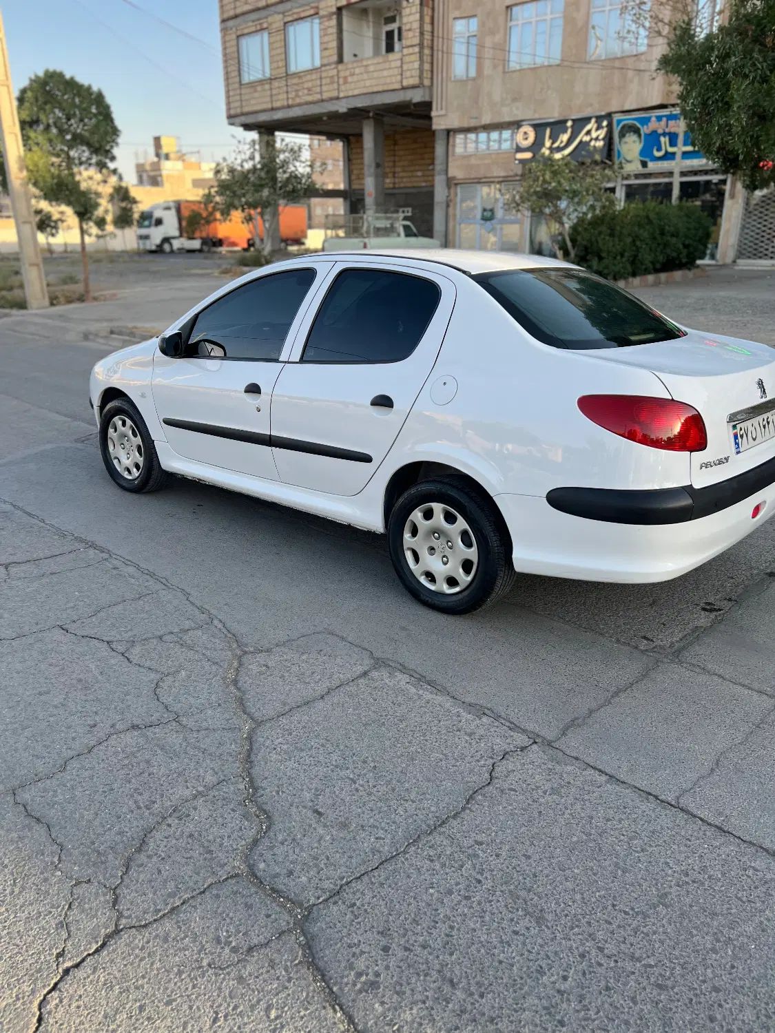 پژو ۲۰۶ صندوق دار v2 - 1390