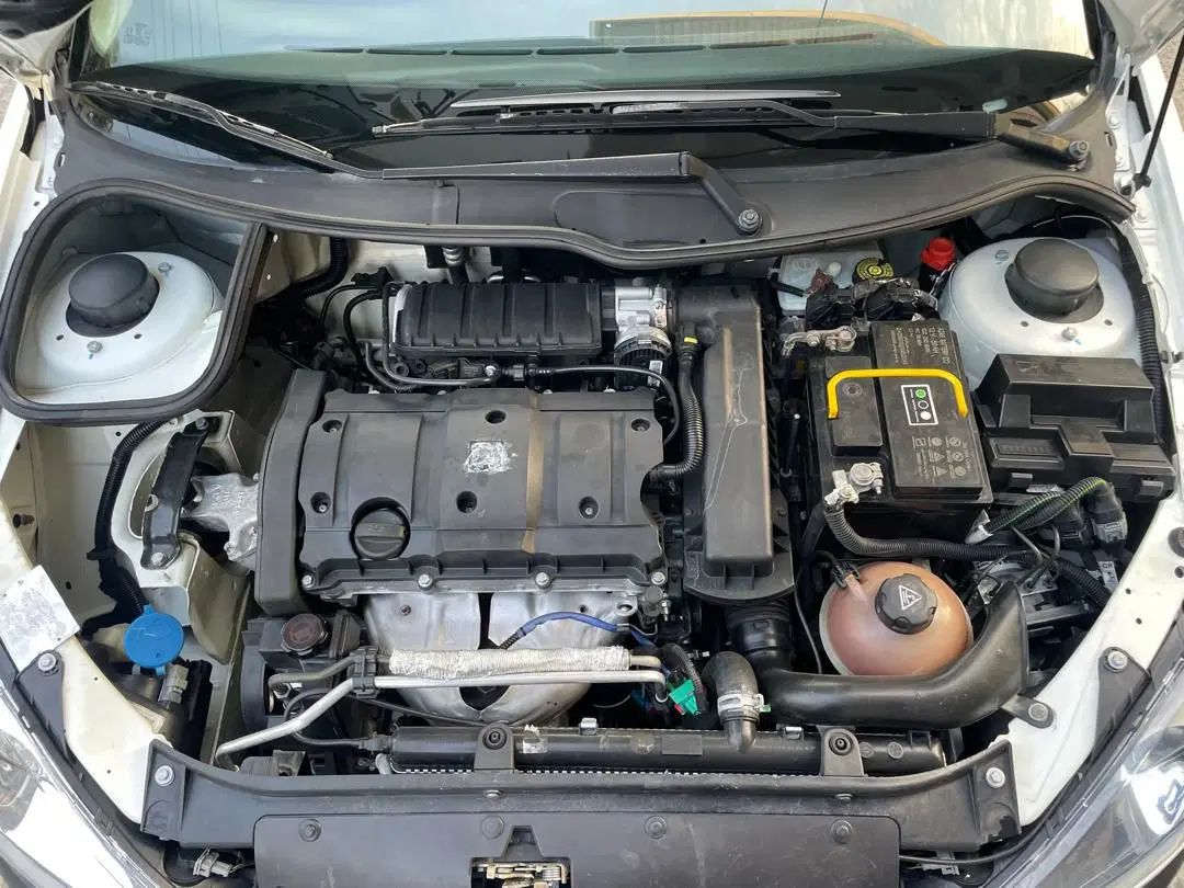 پژو ۲۰۶ صندوق دار v8 - 1395