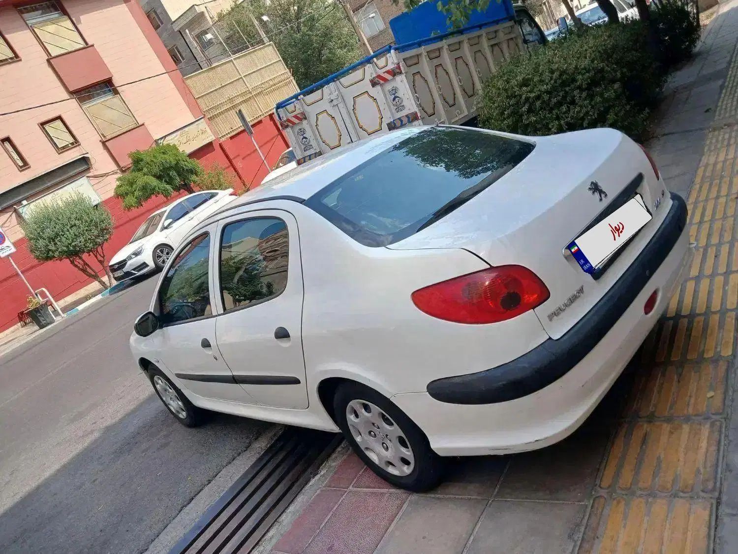 پژو ۲۰۶ صندوق دار v8 - 1394
