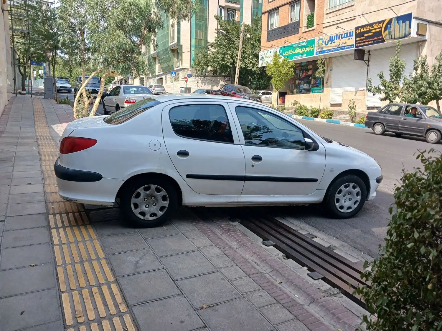 پژو ۲۰۶ صندوق دار v8 - 1394