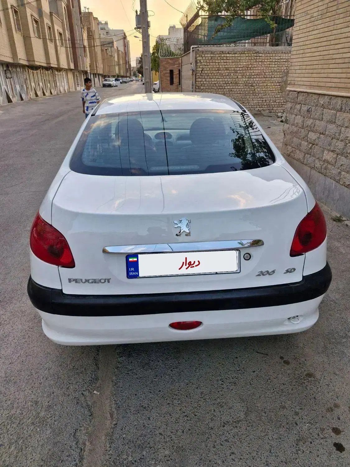 پژو ۲۰۶ صندوق دار v8 - 1398