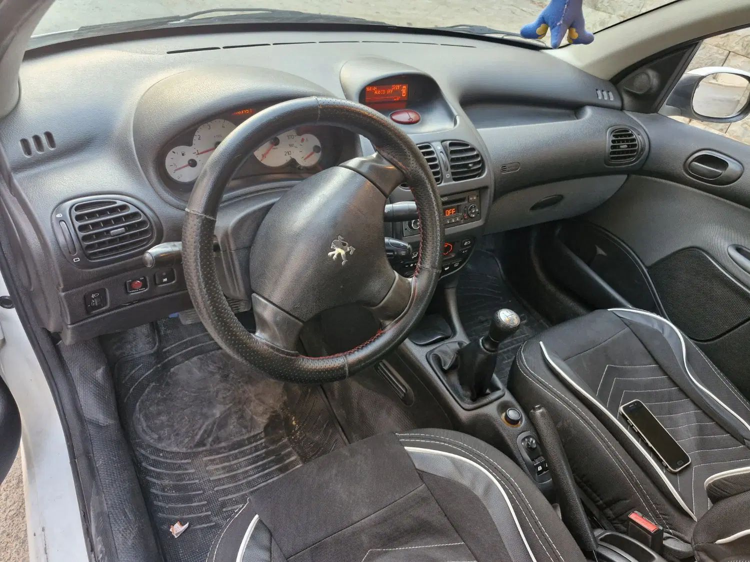 پژو ۲۰۶ صندوق دار v8 - 1398