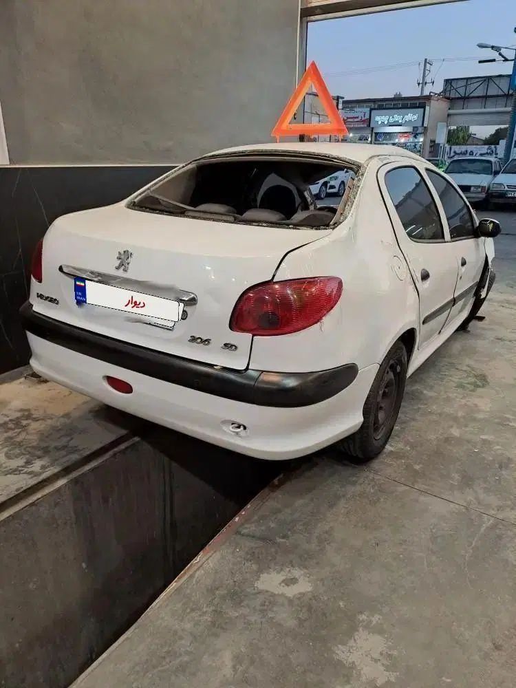 پژو ۲۰۶ صندوق دار v8 - 1393