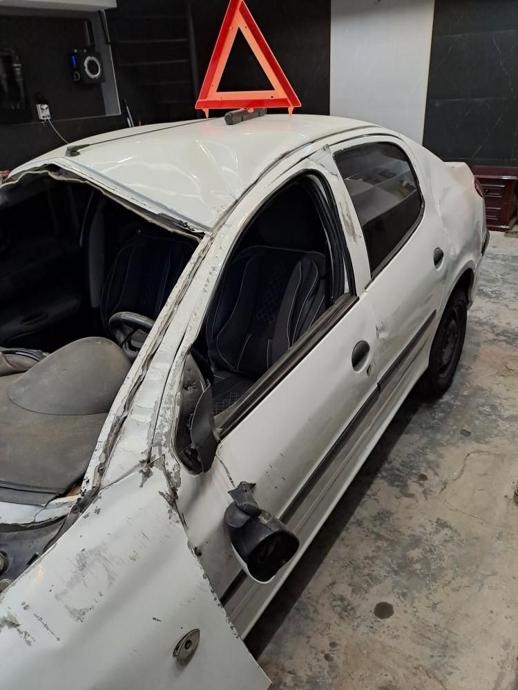 پژو ۲۰۶ صندوق دار v8 - 1393