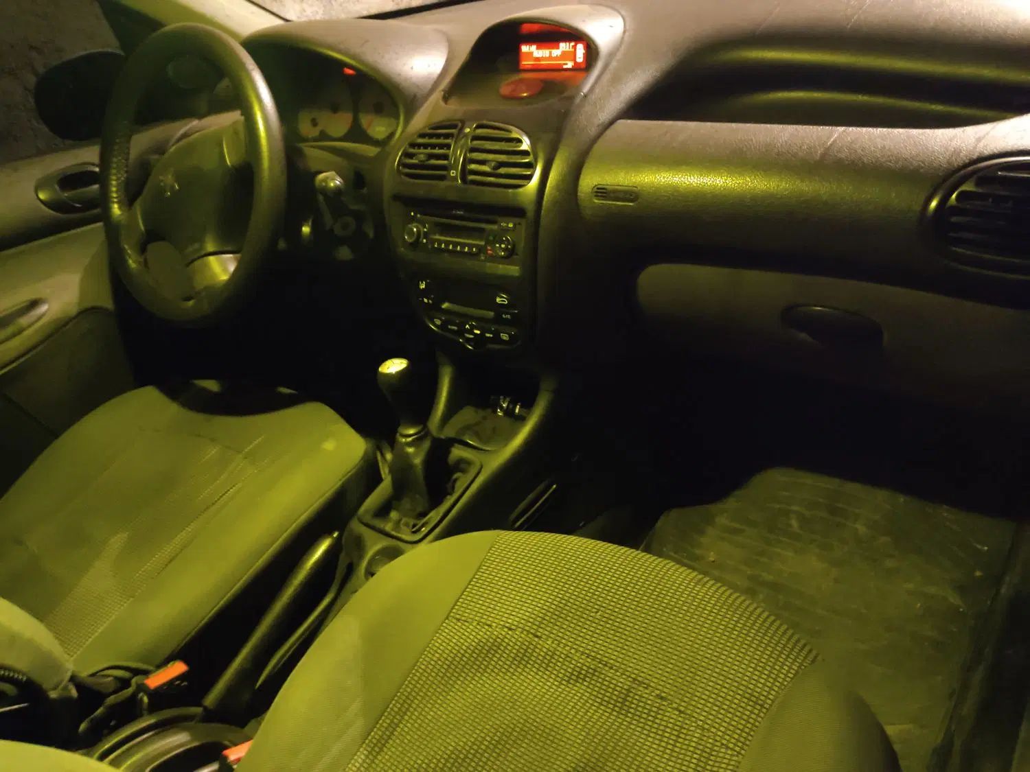 پژو ۲۰۶ صندوق دار v8 - 1396