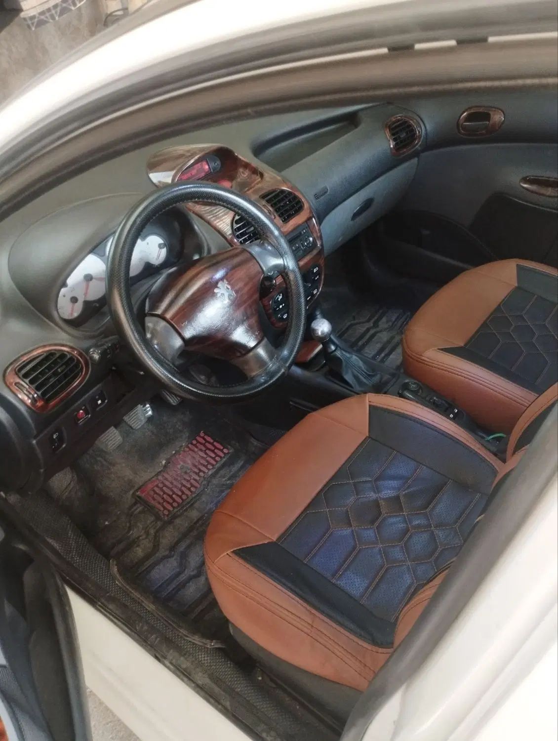 پژو ۲۰۶ صندوق دار v8 - 1396