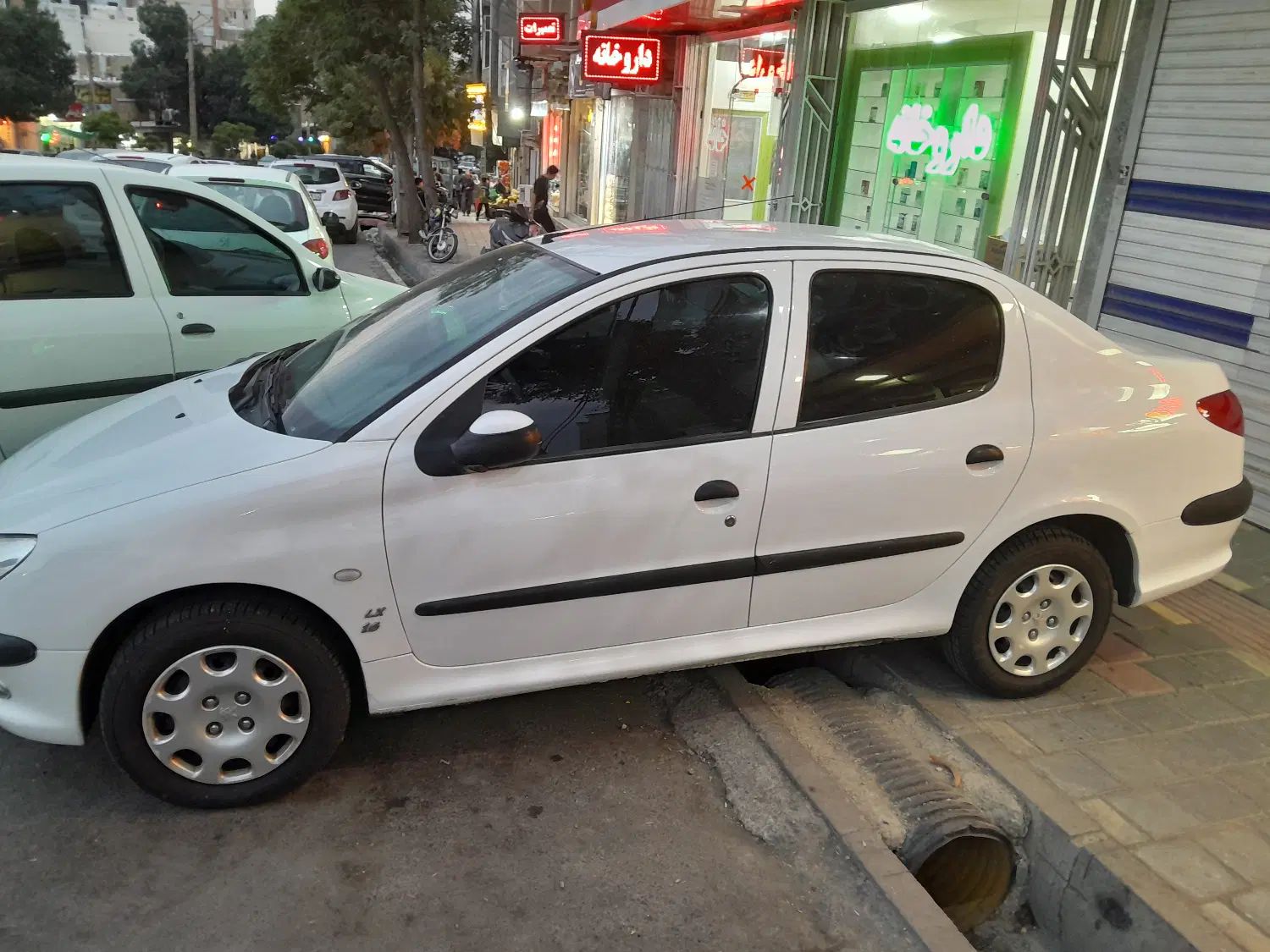 پژو ۲۰۶ صندوق دار v8 - 1394