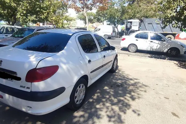 پژو ۲۰۶ صندوق دار v8 - 1394