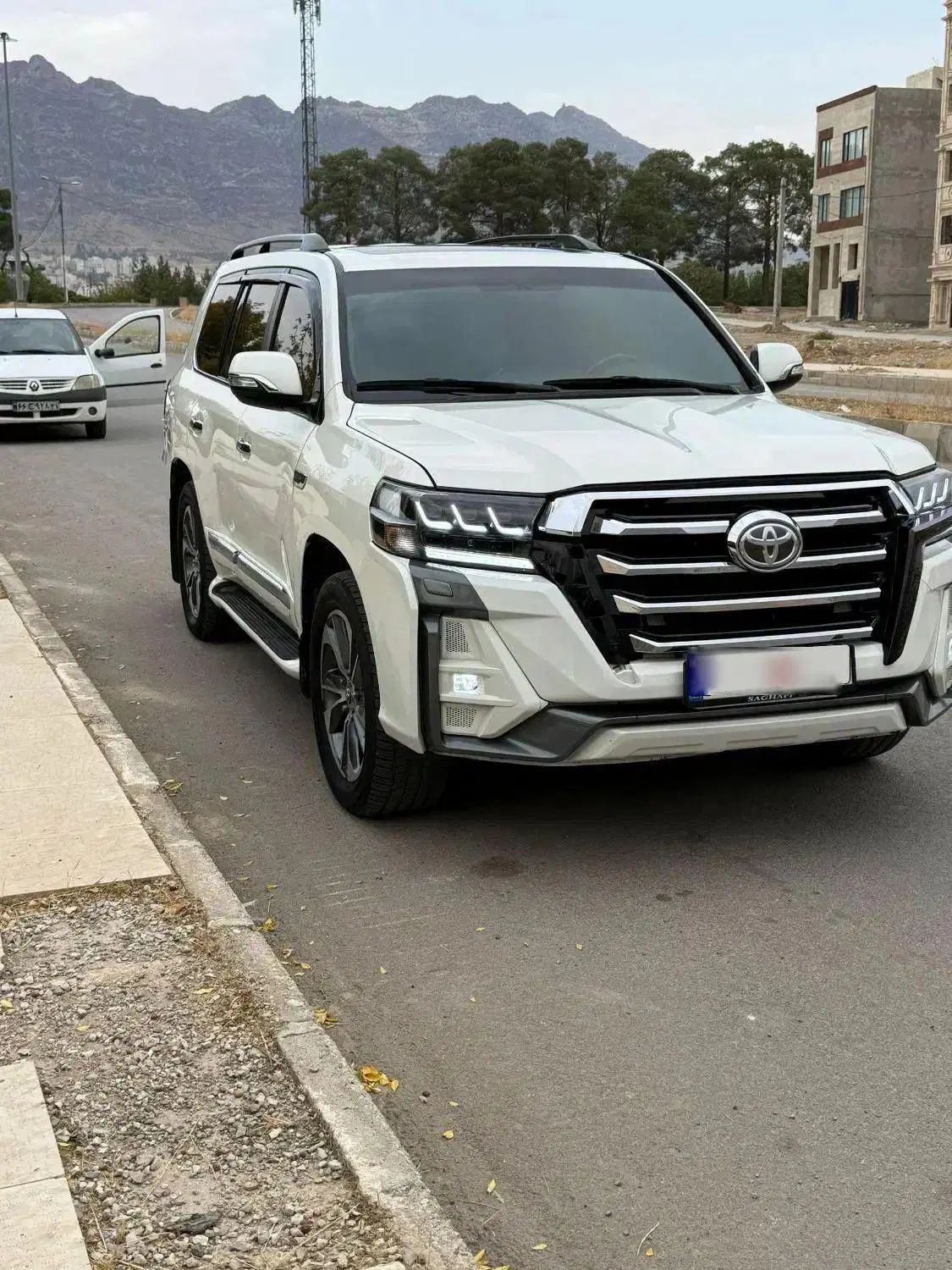 تویوتا لندکروز VXR نسل ۵ - 2013