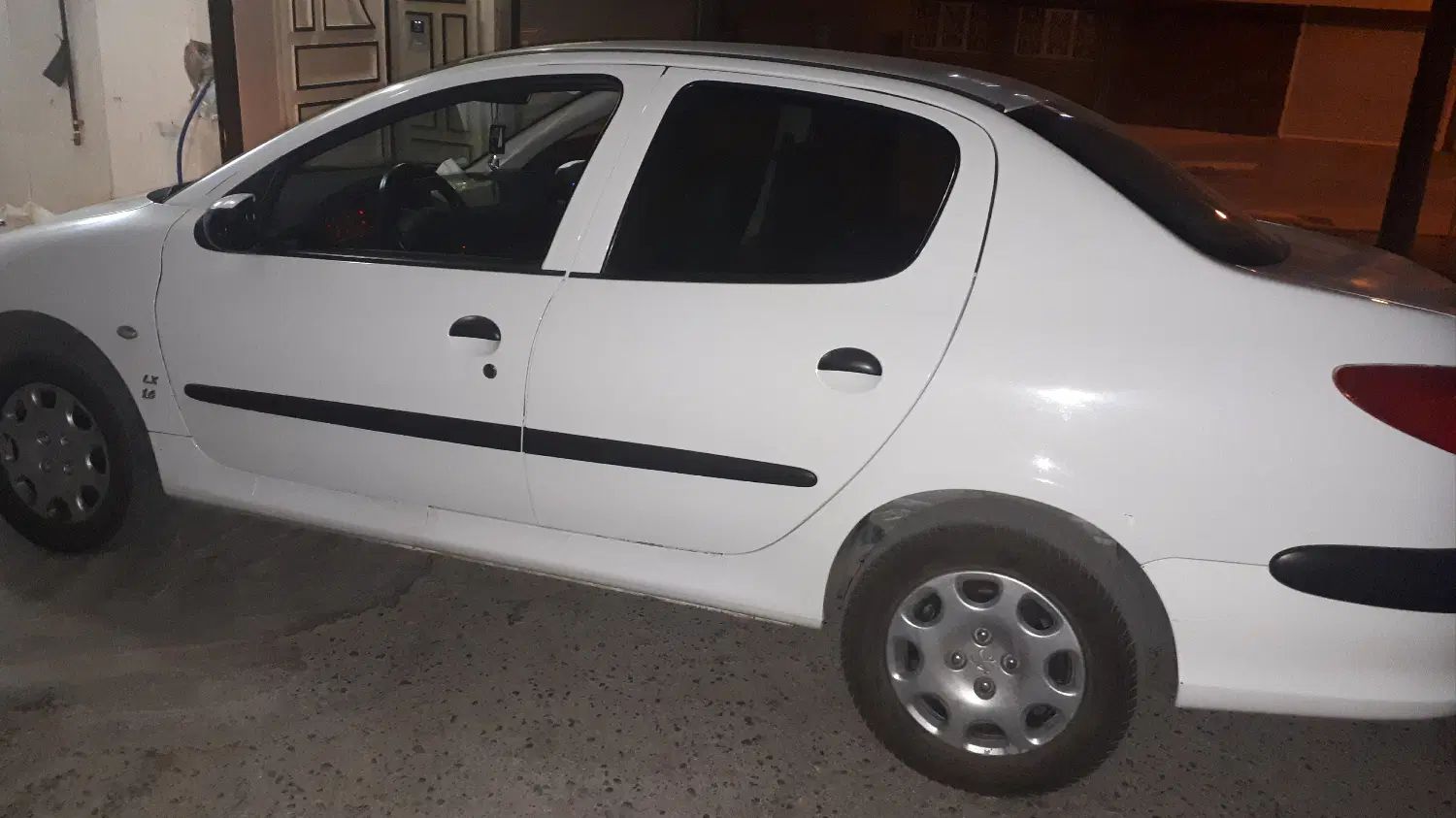 پژو ۲۰۶ صندوق دار v8 - 1396
