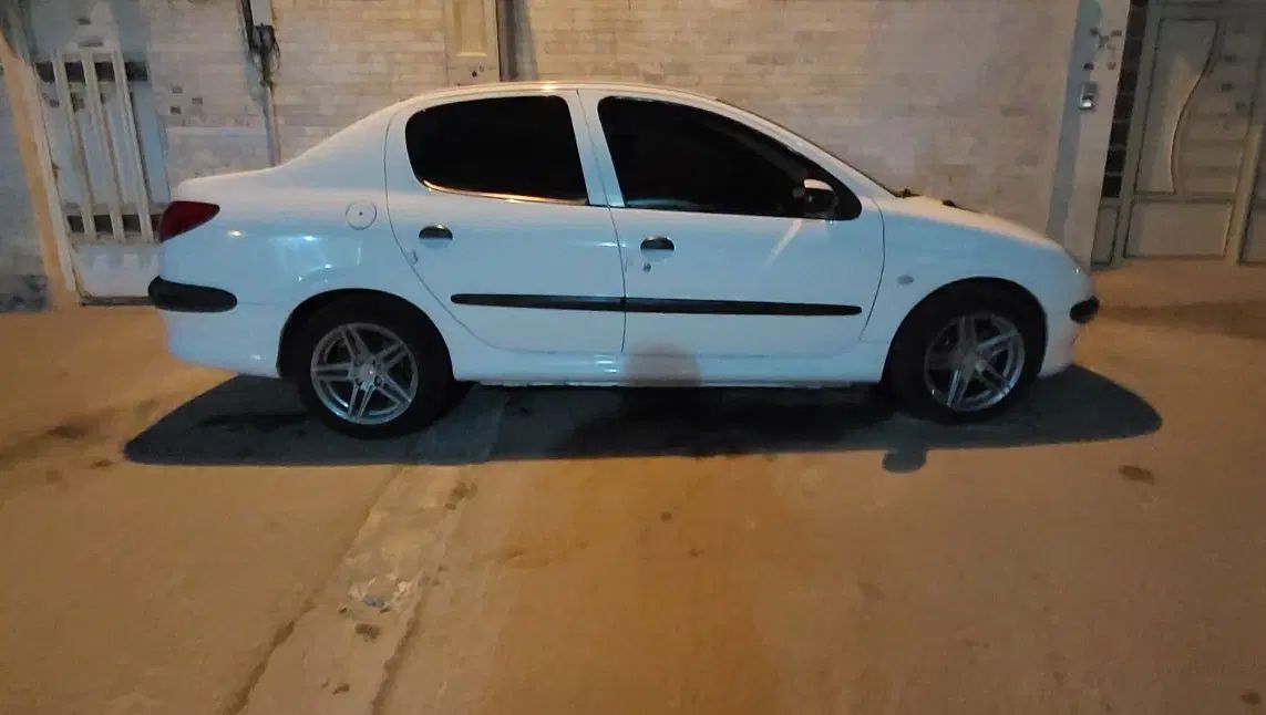 پژو ۲۰۶ صندوق دار v8 - 1395