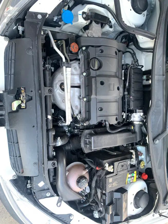 پژو ۲۰۶ صندوق دار v8 - 1396