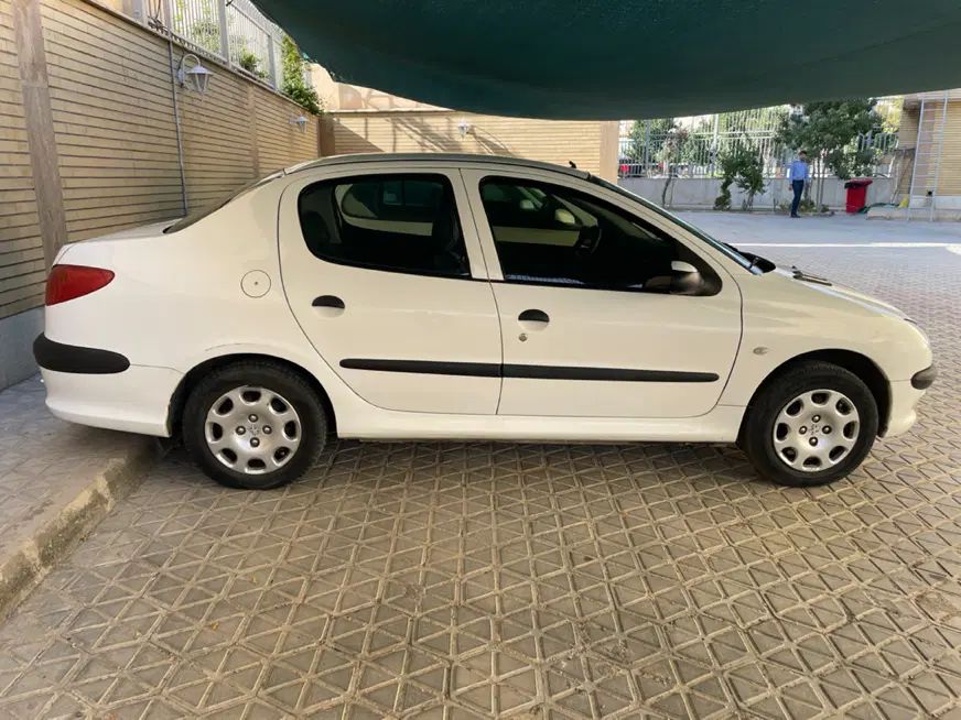 پژو ۲۰۶ صندوق دار v8 - 1395
