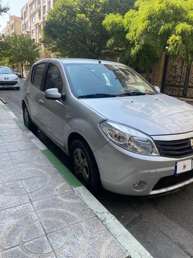 رنو ساندرو اتوماتیک - 1395