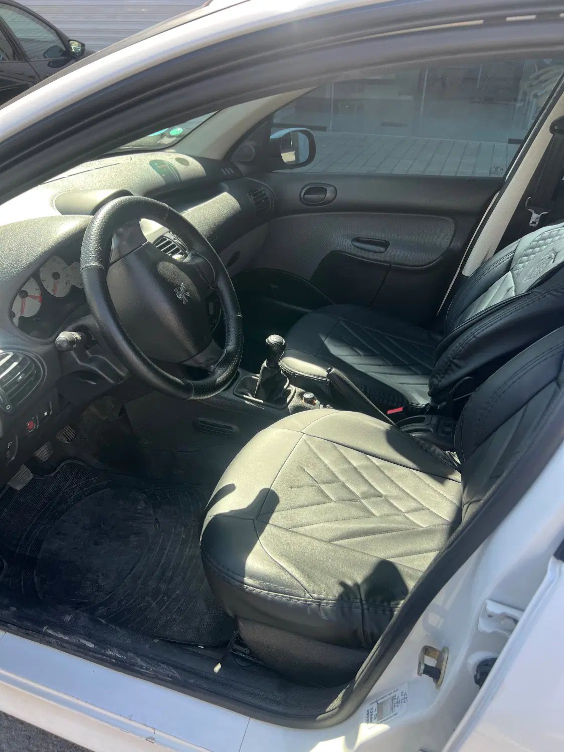 پژو ۲۰۶ صندوق دار v8 - 1390