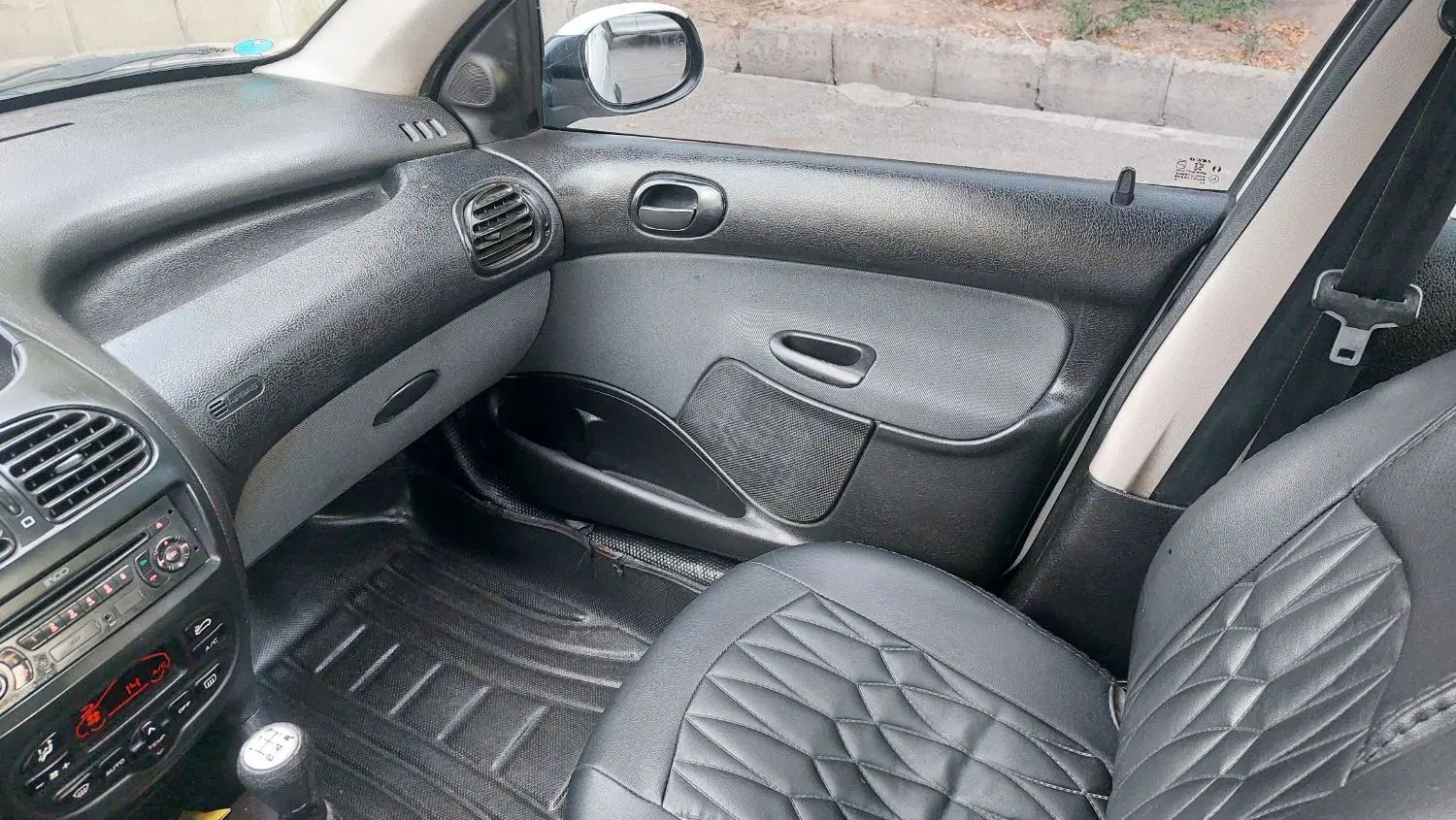 پژو ۲۰۶ صندوق دار v8 - 1397