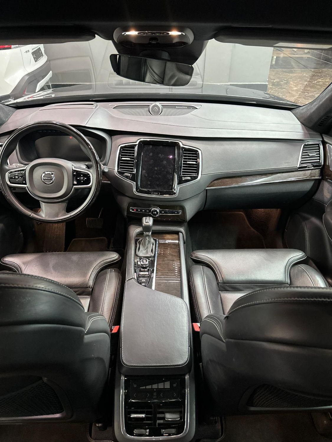 ولوو XC90 اینسکریپشن - 2017