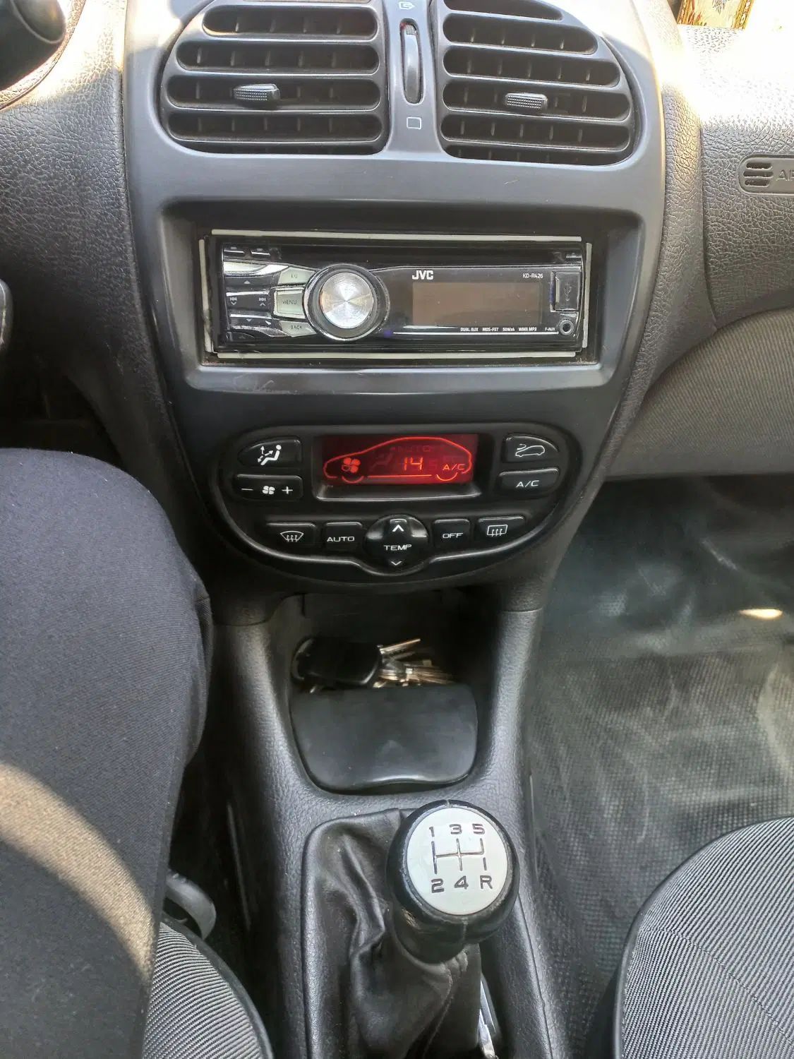 پژو ۲۰۶ صندوق دار v8 - 1390