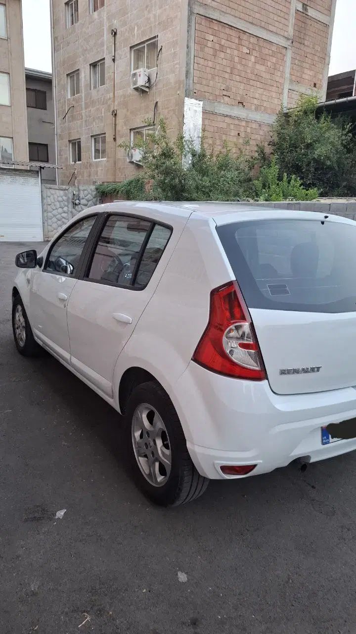 رنو ساندرو اتوماتیک - 1395