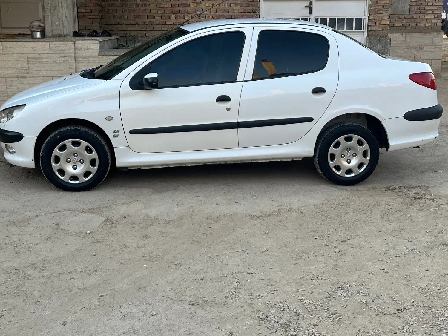 پژو ۲۰۶ صندوق دار v8 - 1394
