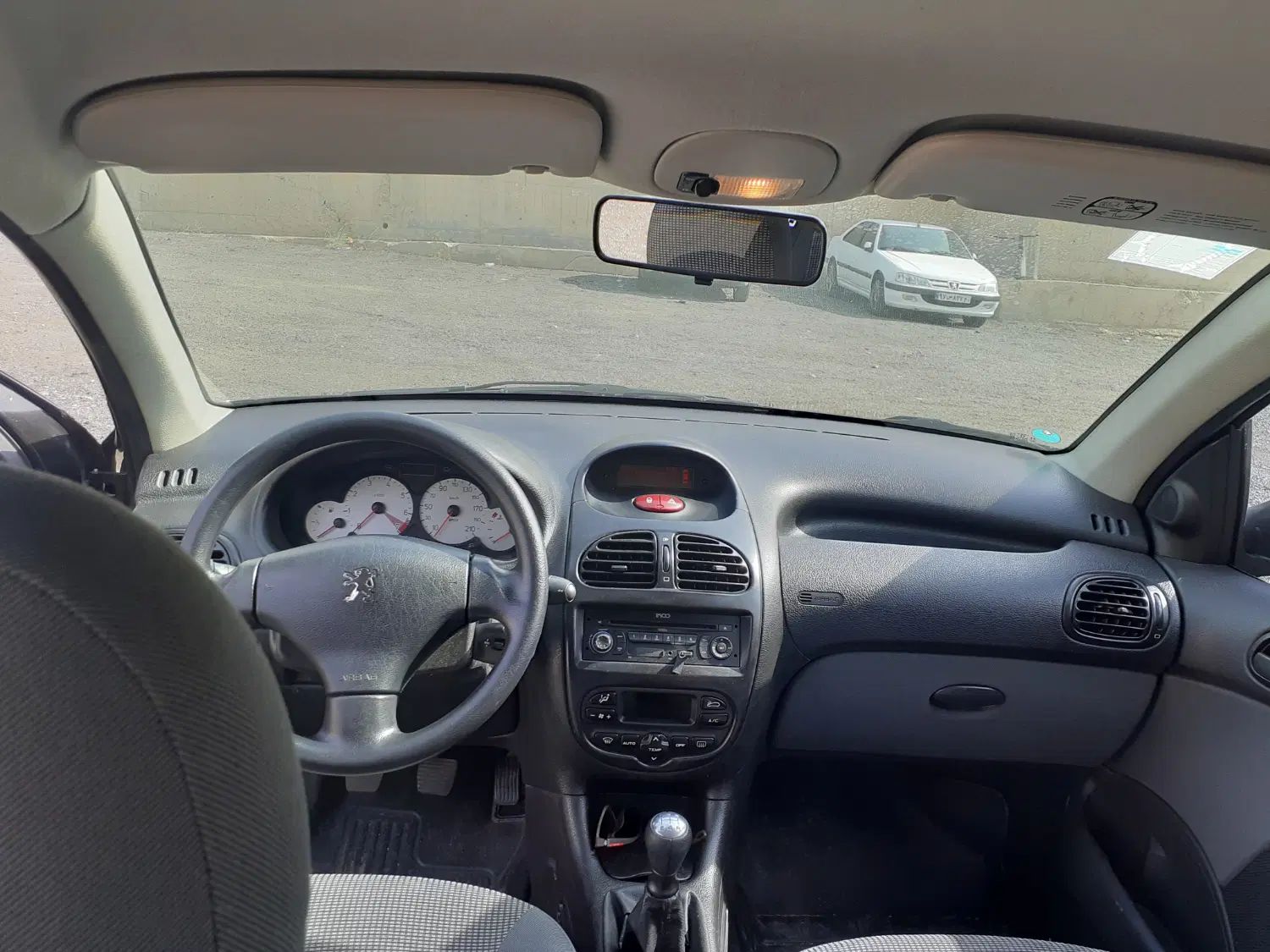 پژو ۲۰۶ صندوق دار v8 - 1398