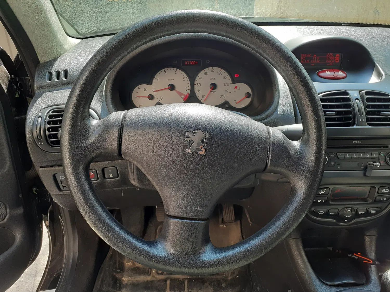 پژو ۲۰۶ صندوق دار v8 - 1398