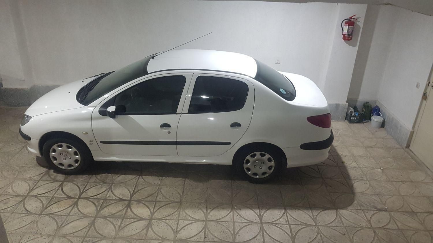 پژو ۲۰۶ صندوق دار v8 - 1397