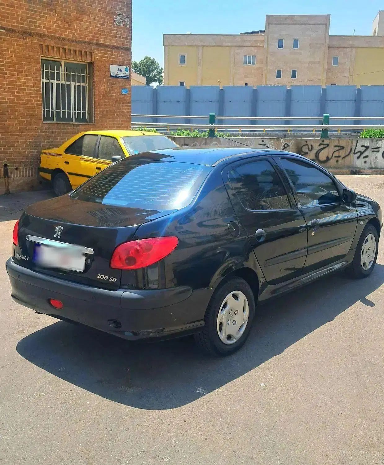 پژو ۲۰۶ صندوق دار v8 - 1394