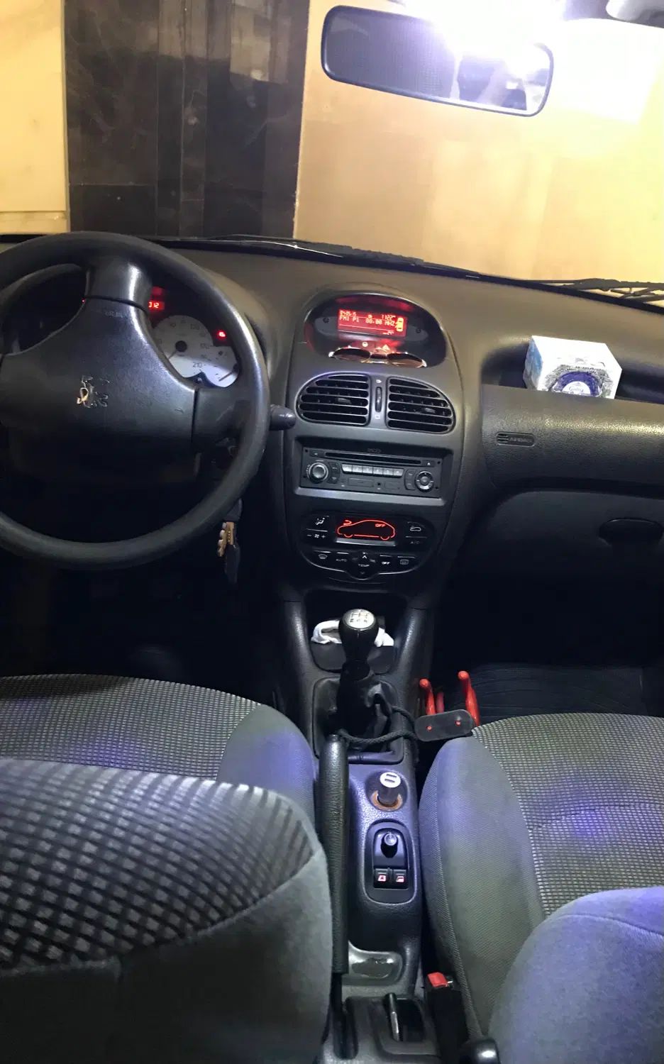 پژو ۲۰۶ صندوق دار v8 - 1395