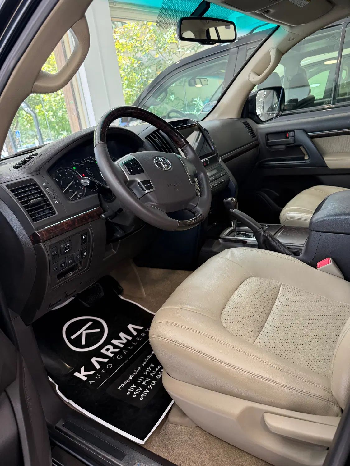 تویوتا لندکروز VXR نسل ۵ - 2010