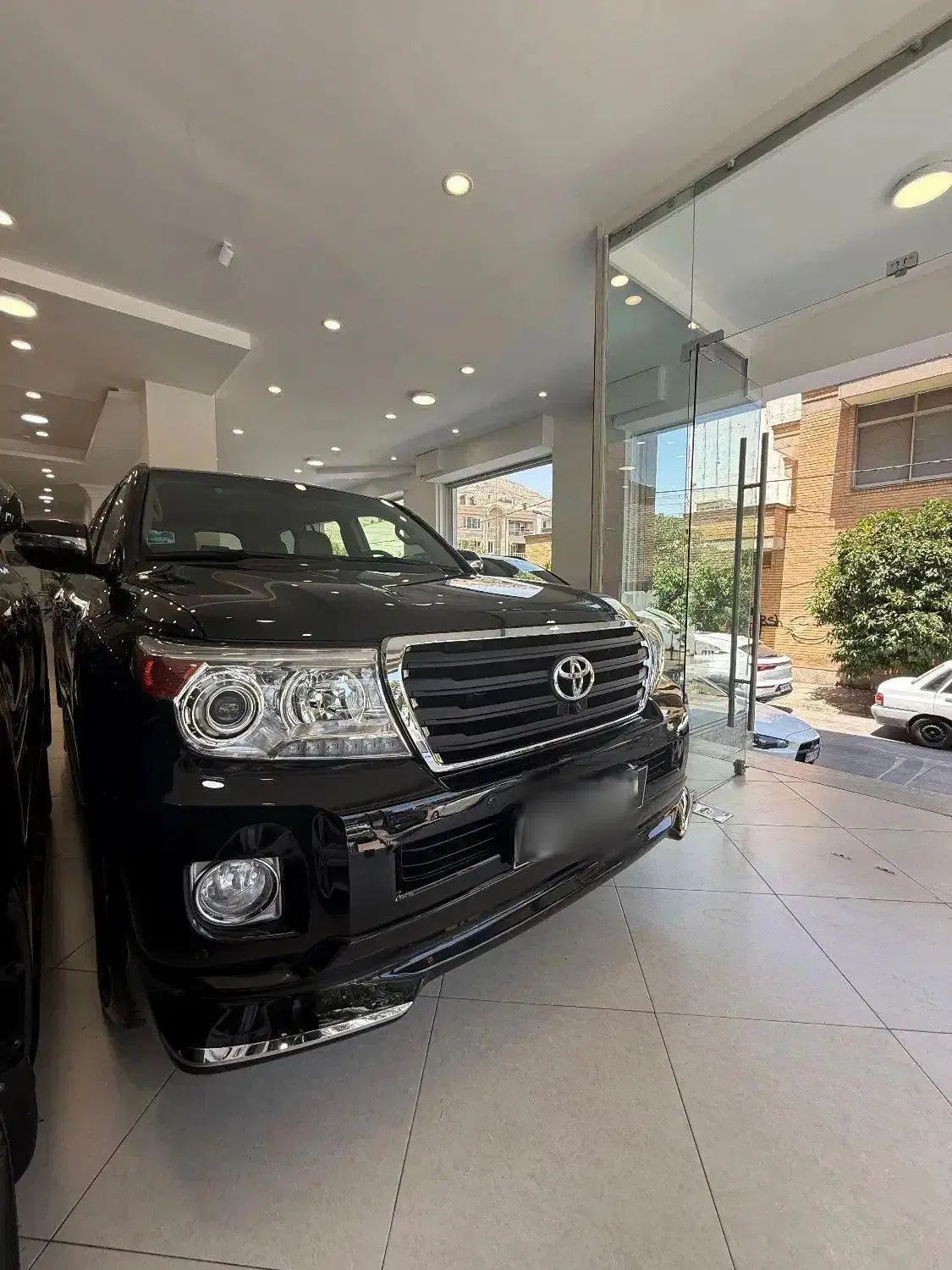 تویوتا لندکروز VXR نسل ۵ - 2010