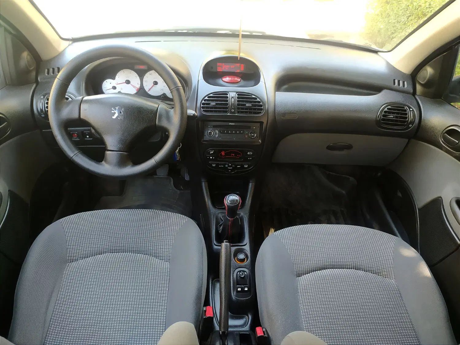 پژو ۲۰۶ صندوق دار v8 - 1398