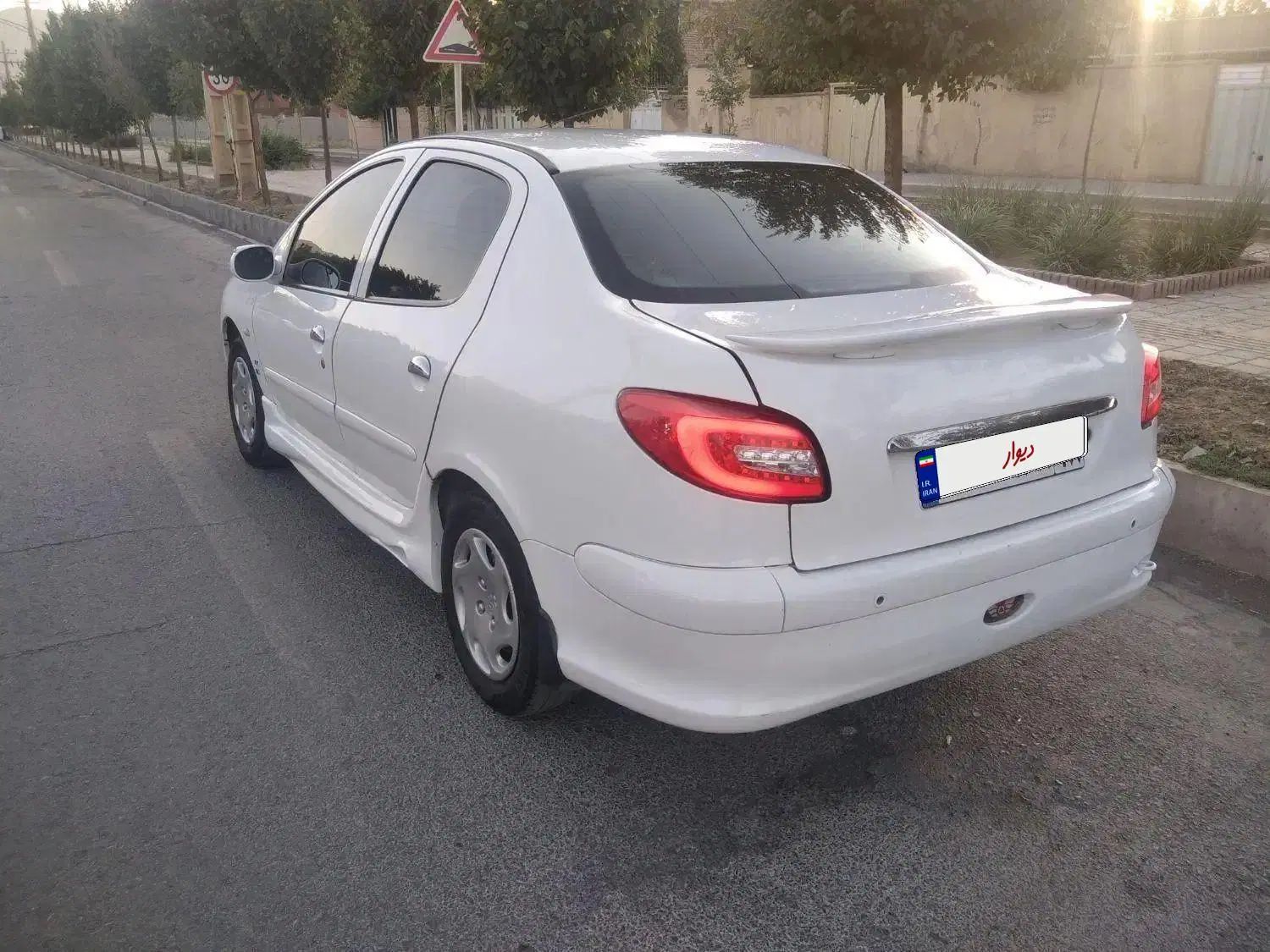 پژو ۲۰۶ صندوق دار v8 - 1396