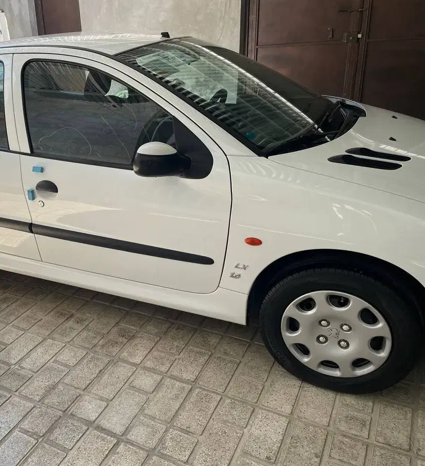 پژو ۲۰۶ صندوق دار v8 - 1397