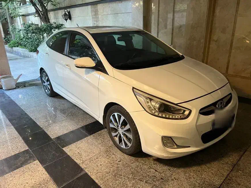 هیوندای اکسنت 1.6 لیتر بلو - 2015