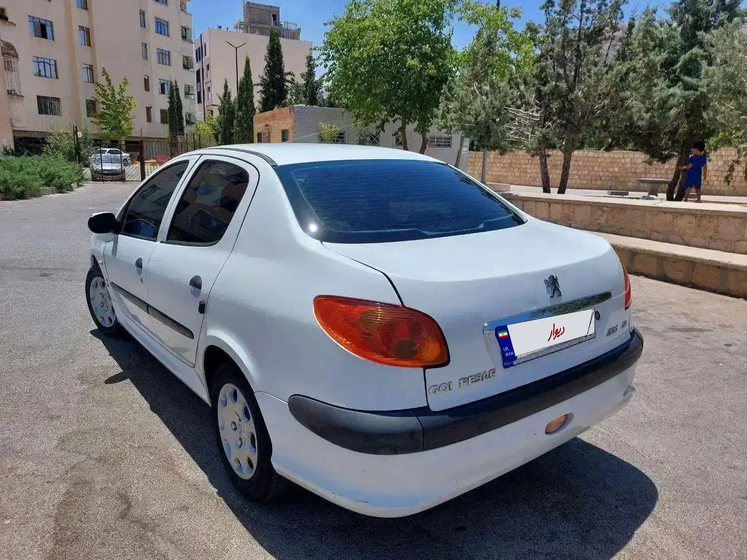 پژو ۲۰۶ صندوق دار v8 - 1393
