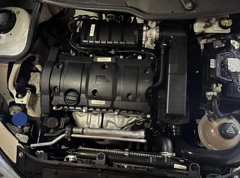 پژو ۲۰۶ صندوق دار v8 - 1397