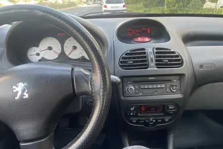 پژو ۲۰۶ صندوق دار v8 - 1395