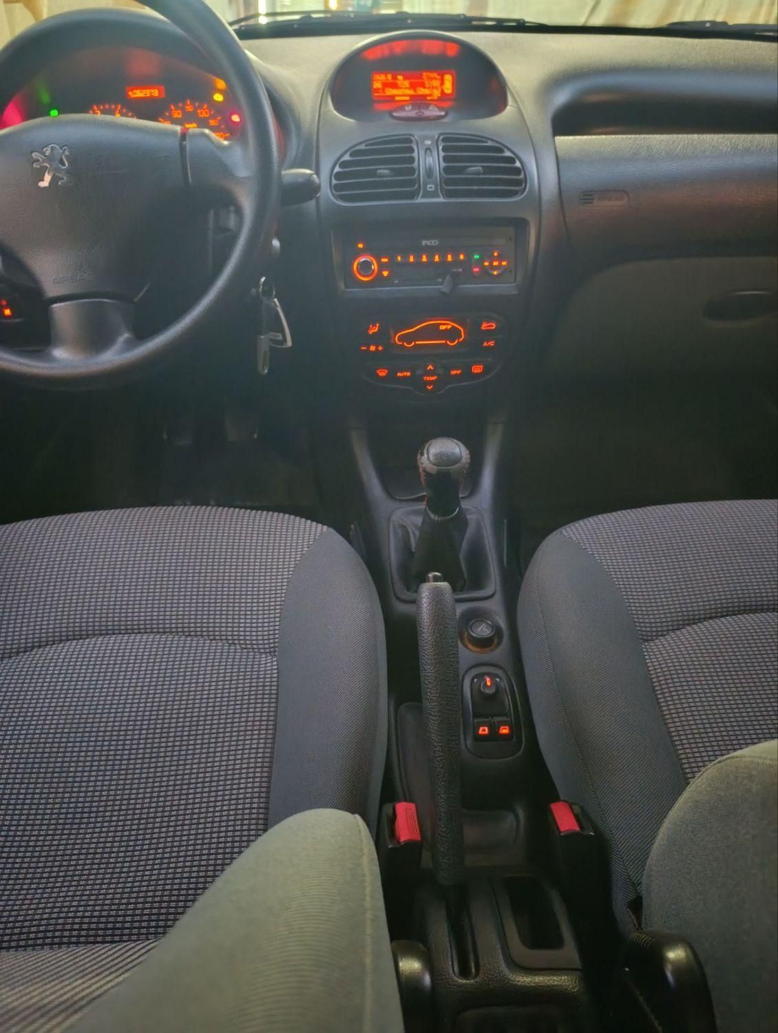 پژو ۲۰۶ صندوق دار v8 - 1399