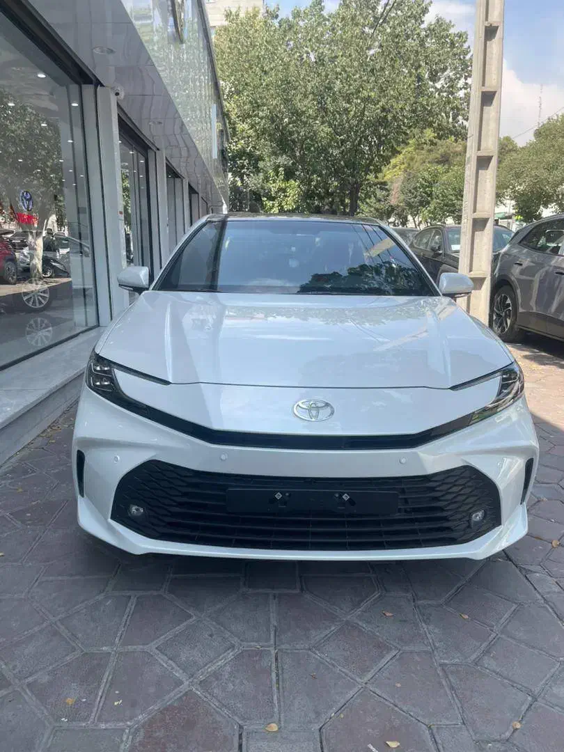 تویوتا کمری XLE - 2025