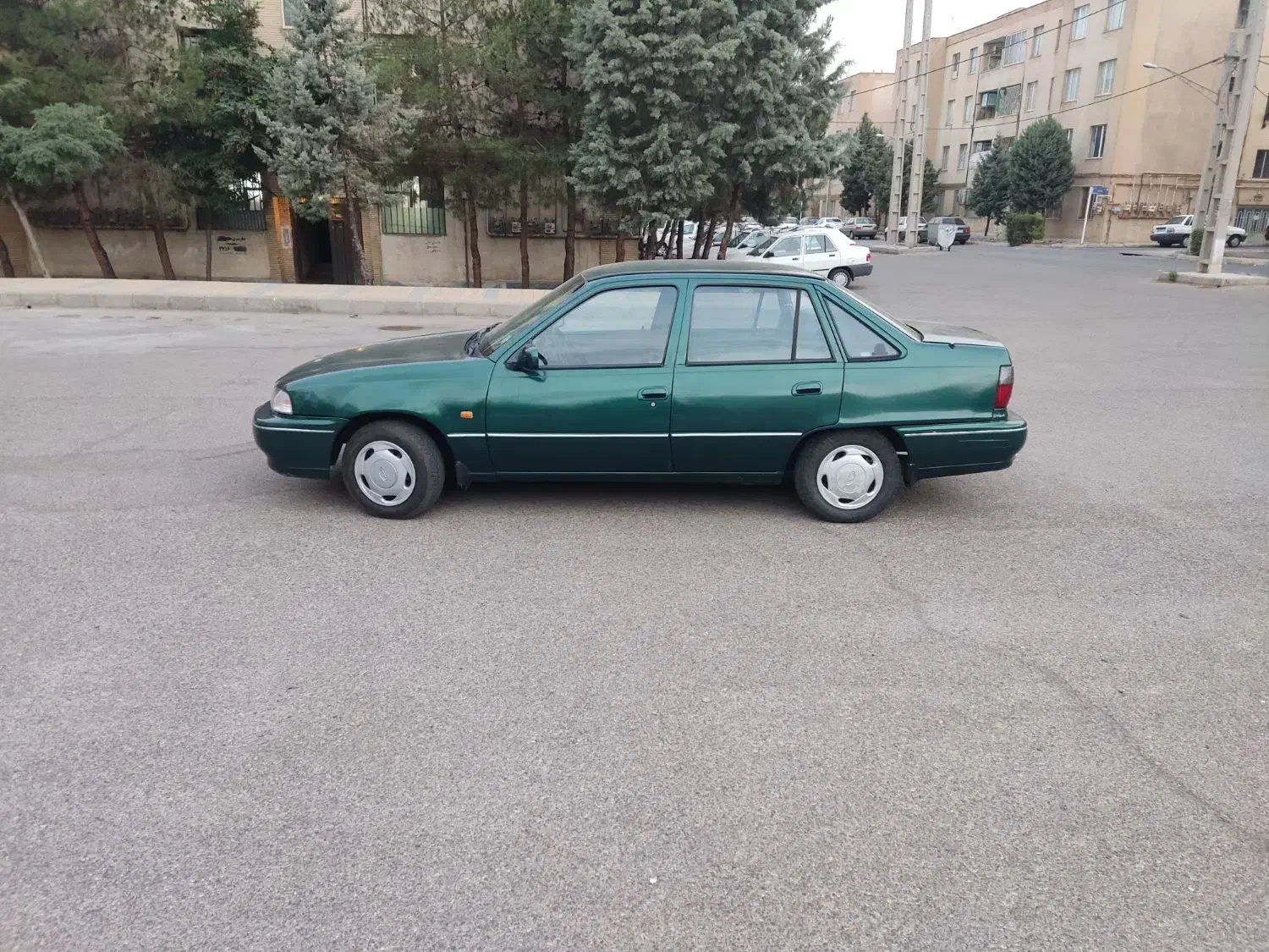 دوو سیلو سدان - 1377