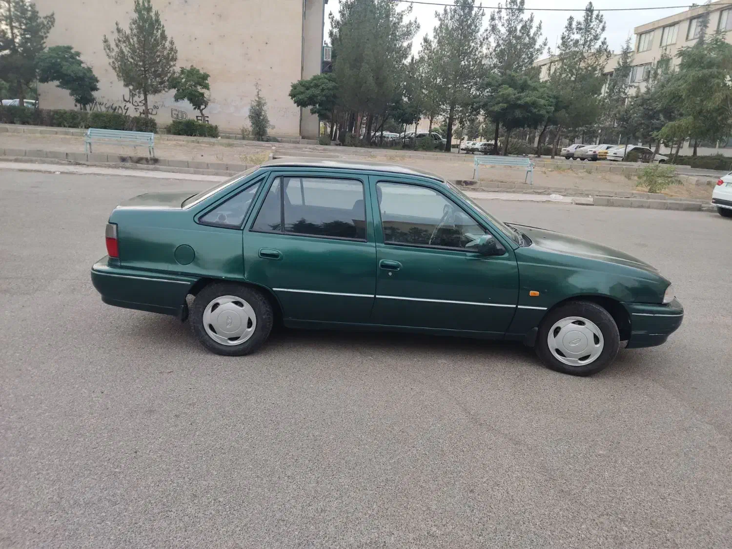 دوو سیلو سدان - 1377