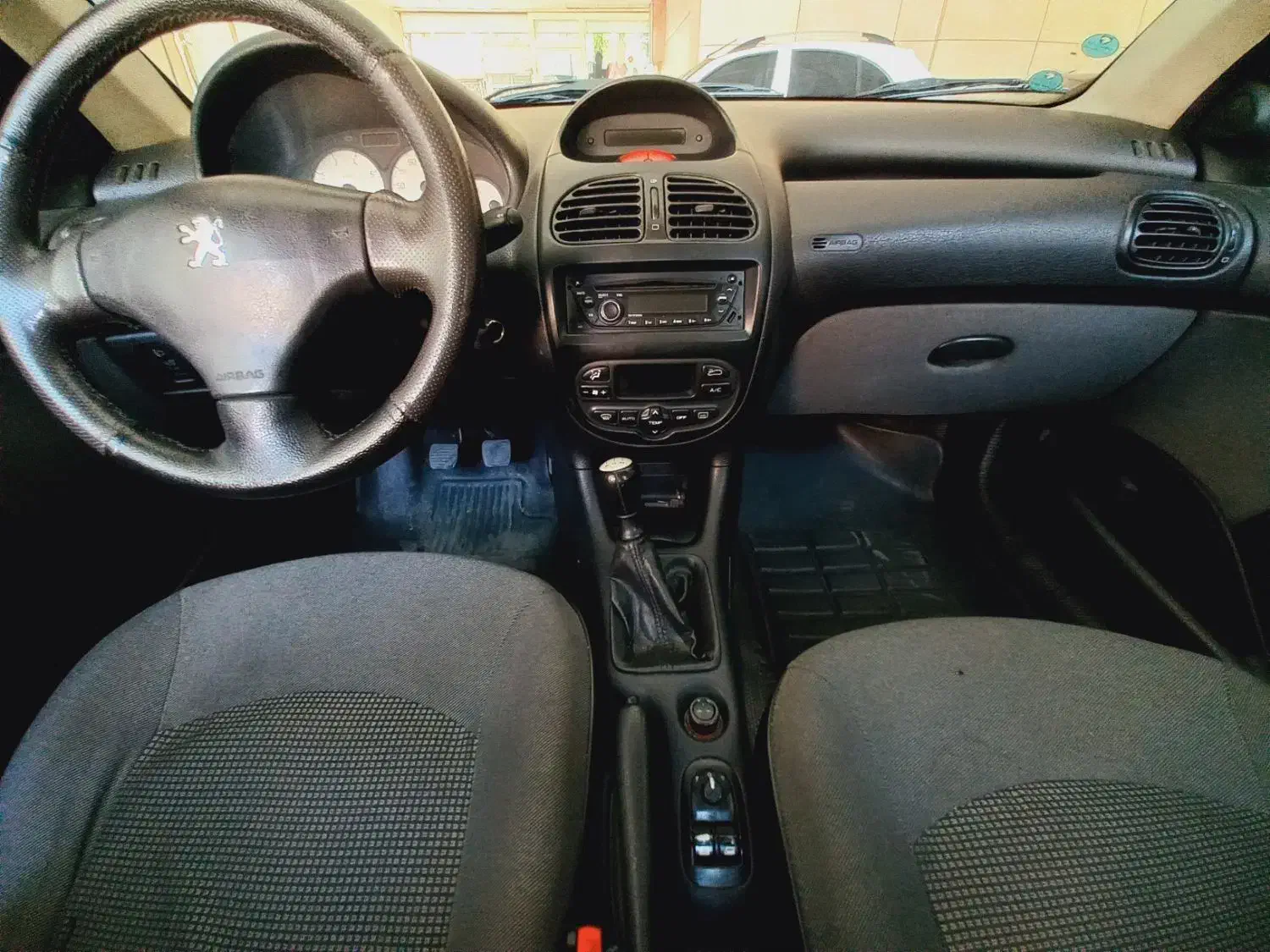 پژو ۲۰۶ صندوق دار v8 - 1390