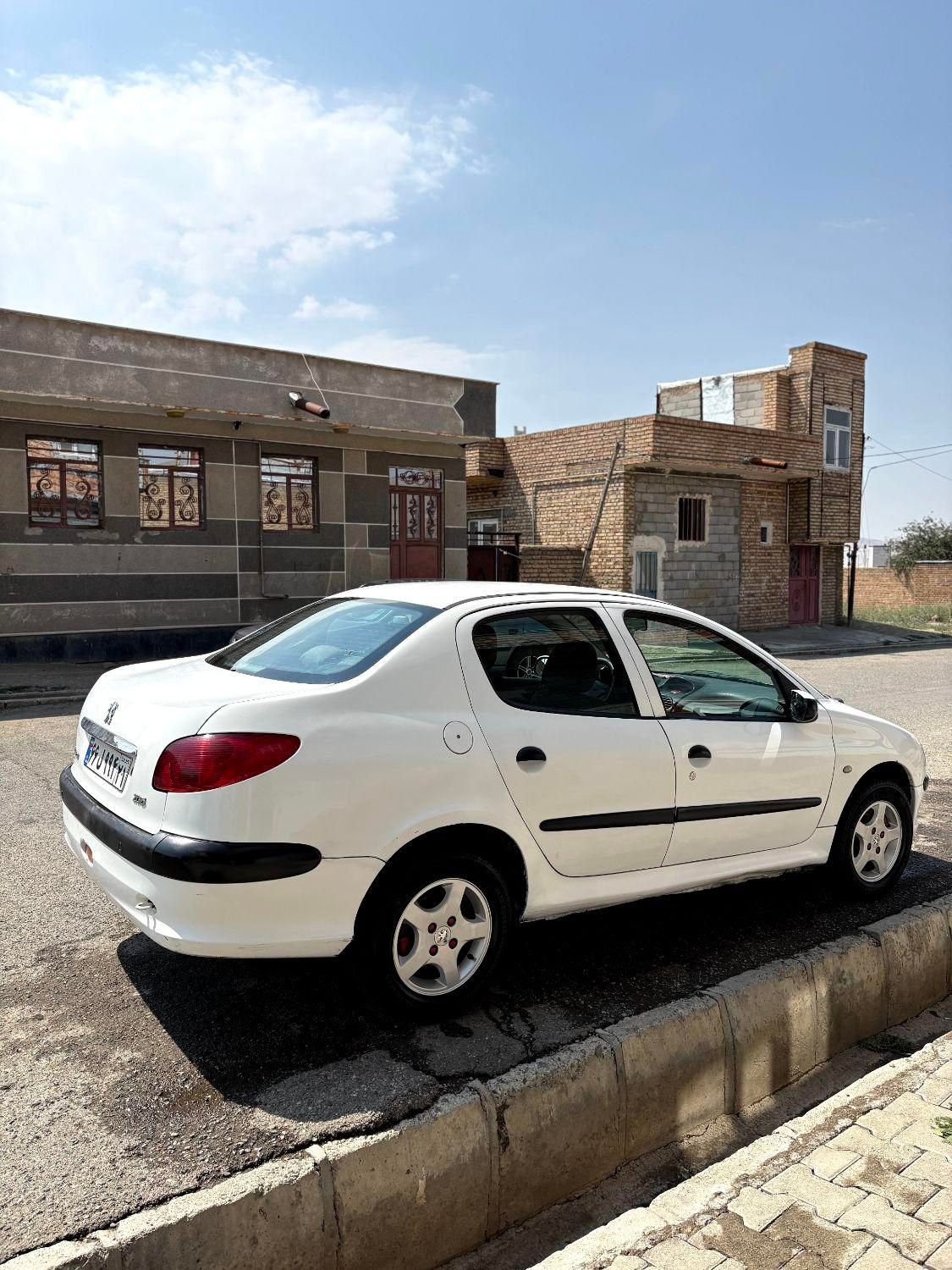 پژو ۲۰۶ صندوق دار v8 - 1396