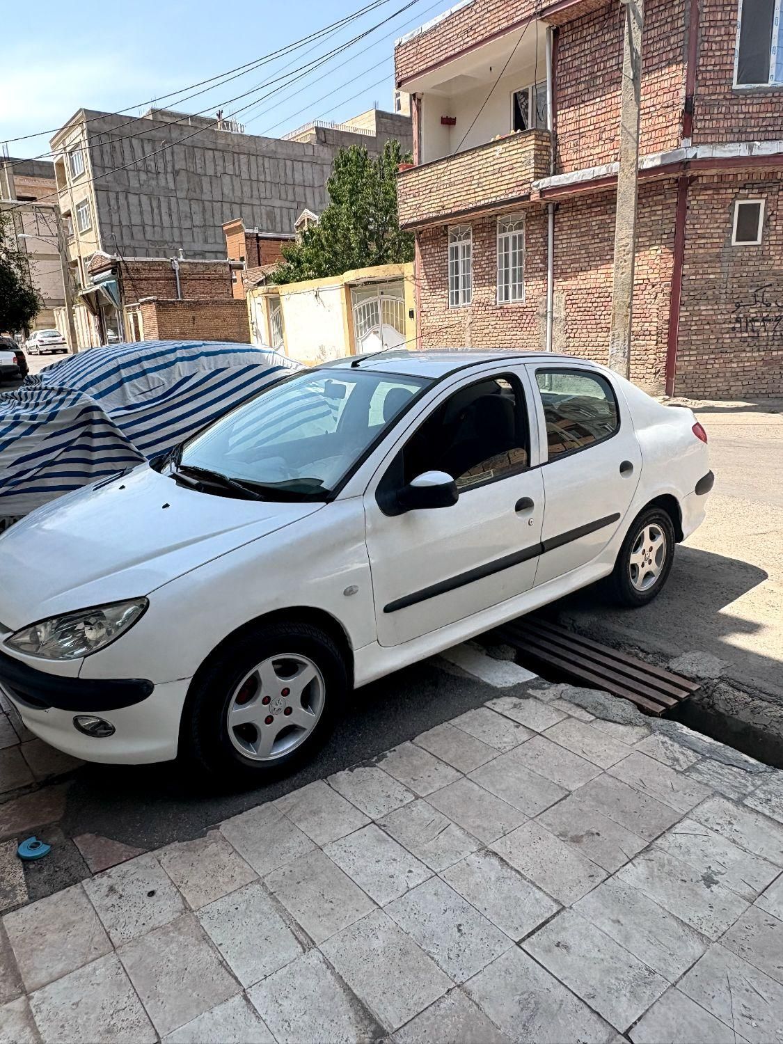 پژو ۲۰۶ صندوق دار v8 - 1396