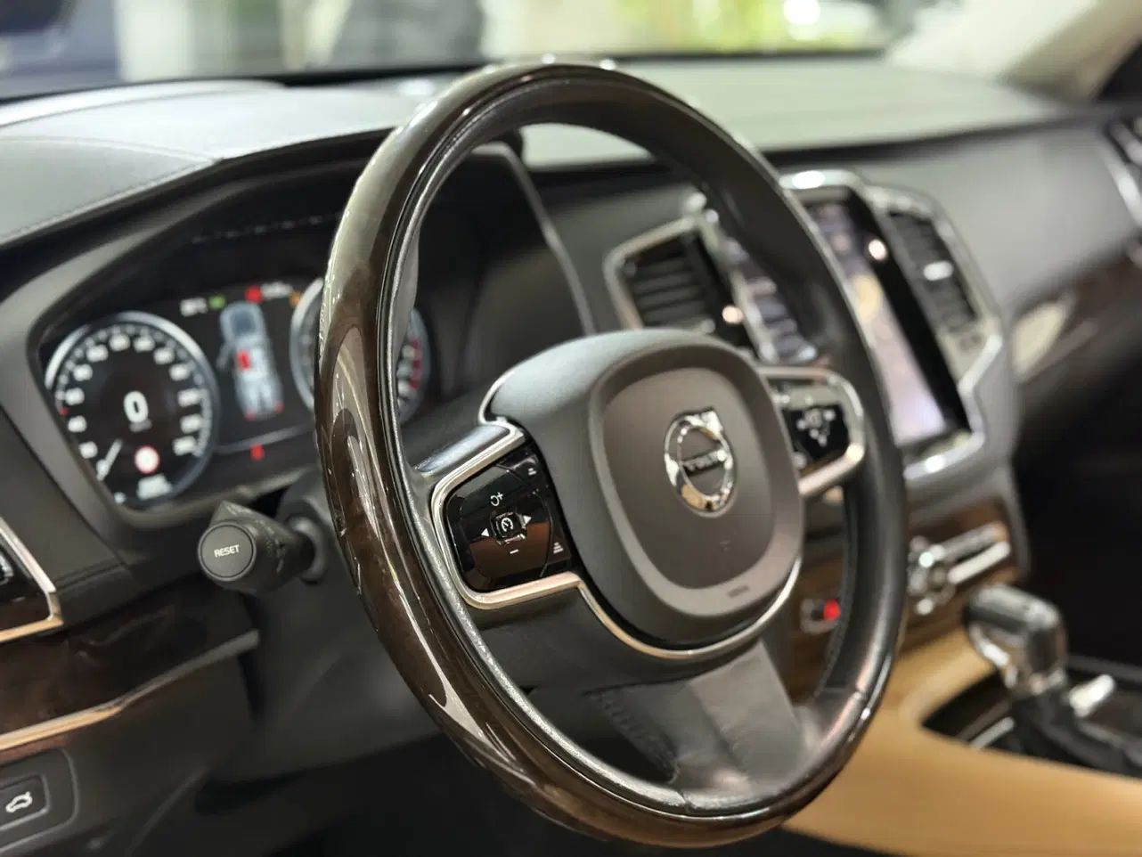ولوو XC90 اینسکریپشن - 2016