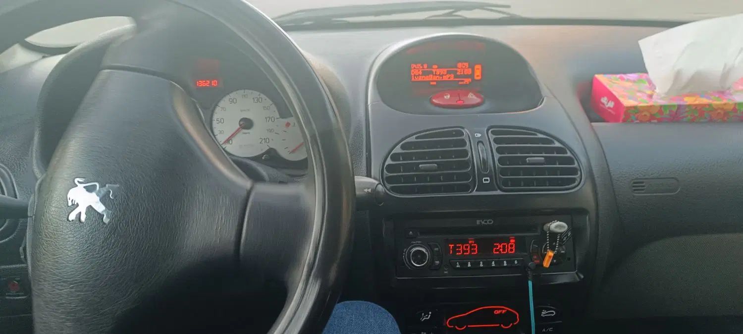 پژو ۲۰۶ صندوق دار v8 - 1396